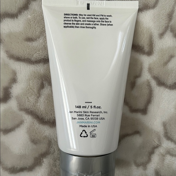 Marni Shave & Cleansing Gel - White and Silver - Picture 2 of 3